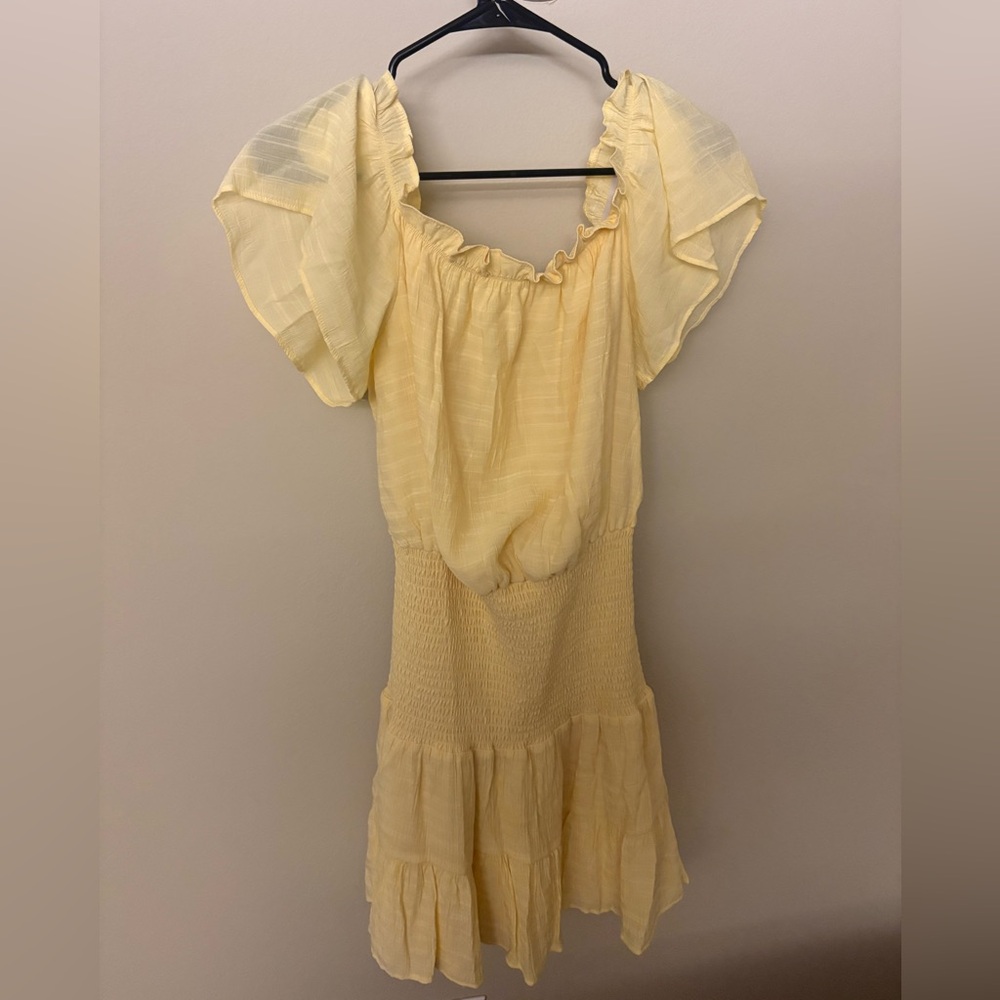 BCBGeneration Light Yellow Ruffled Dress 💛💛💛